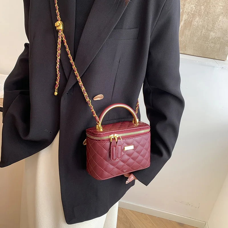 

Зимняя сумка для пельменей с шипами 2025, нишевая сумка через плечо для женщин, винтажная сумка через плечо, минималистичная сумка «день-ночь»