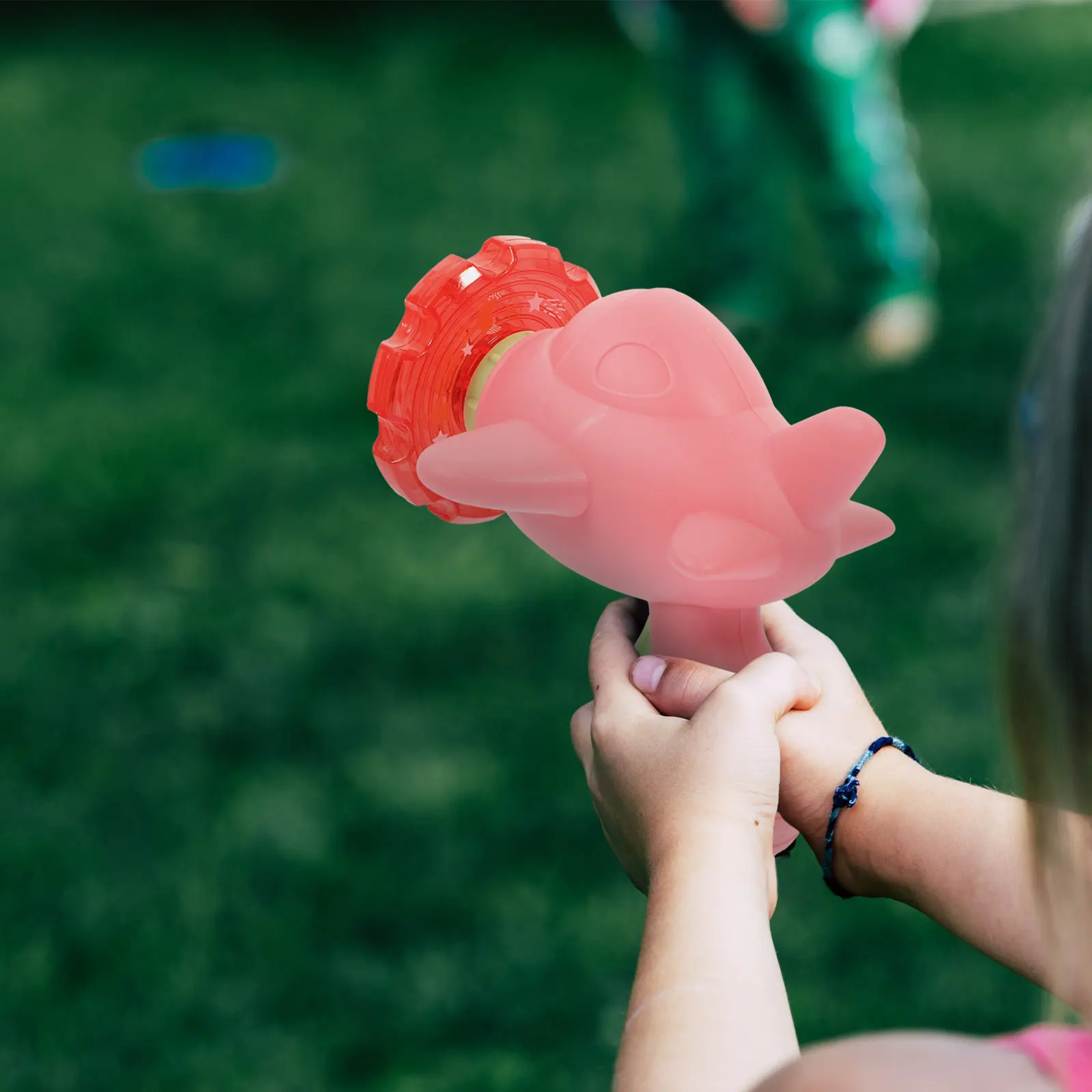 

Летающая тарелка в форме рыбы с мультяшным дизайном, запускаемая с помощью пусковой установки, для детей, для игр на улице, прочная, развивающая, веселая летающая игрушка