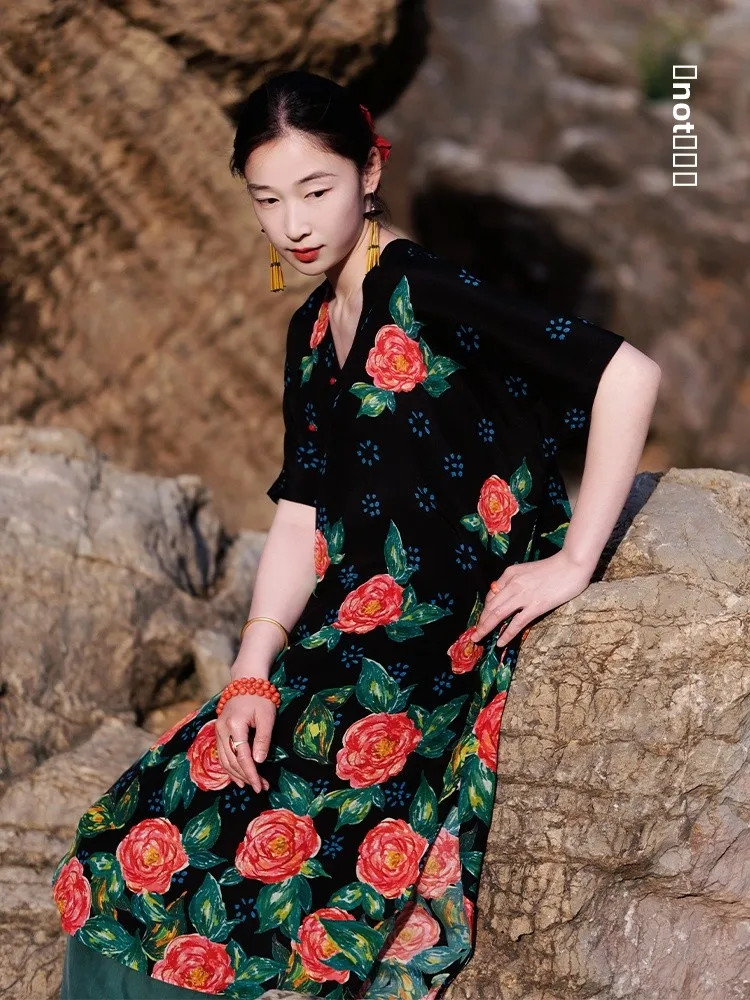 

Improvised Dr with Rose Print in Silk by Not Branching Not Vine 00% Silk ort Sve V-Ne Commute S...