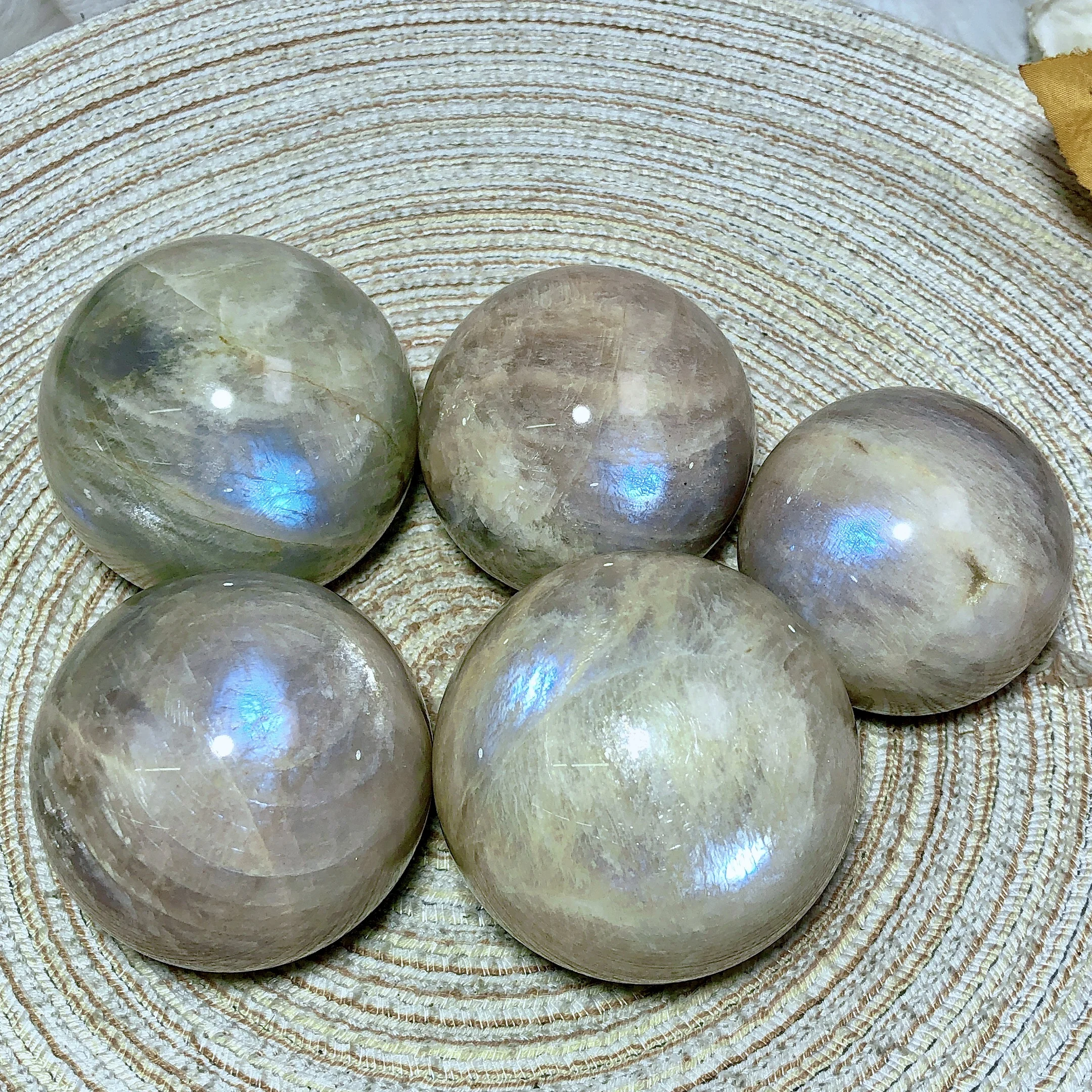 Natural Crystals Moonstone Blue Flash Sphere Polished Reiki Witchcraft Scintillating Room Decor Energy Gift