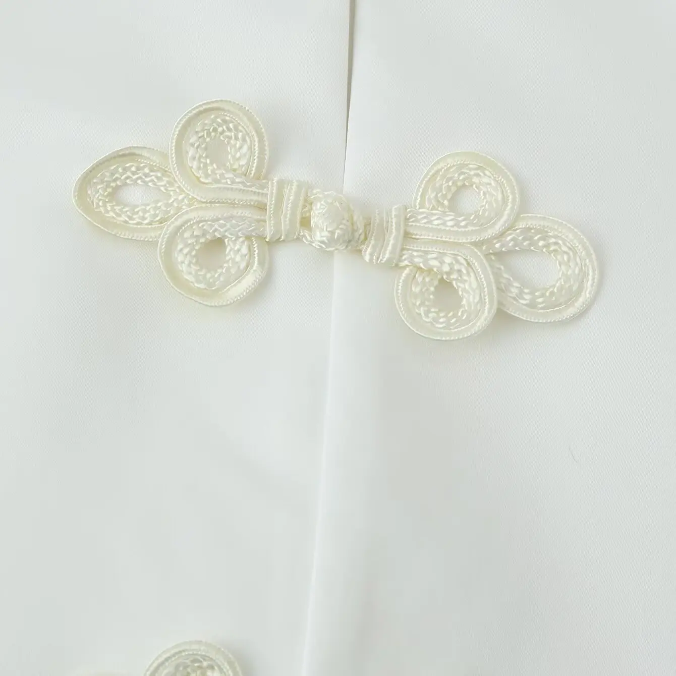 KASLEAD New Women's Fashion Design Handmade Button Stand Collar Silk Satin Surface Outerwear Long Sleeve Polyester Fiber