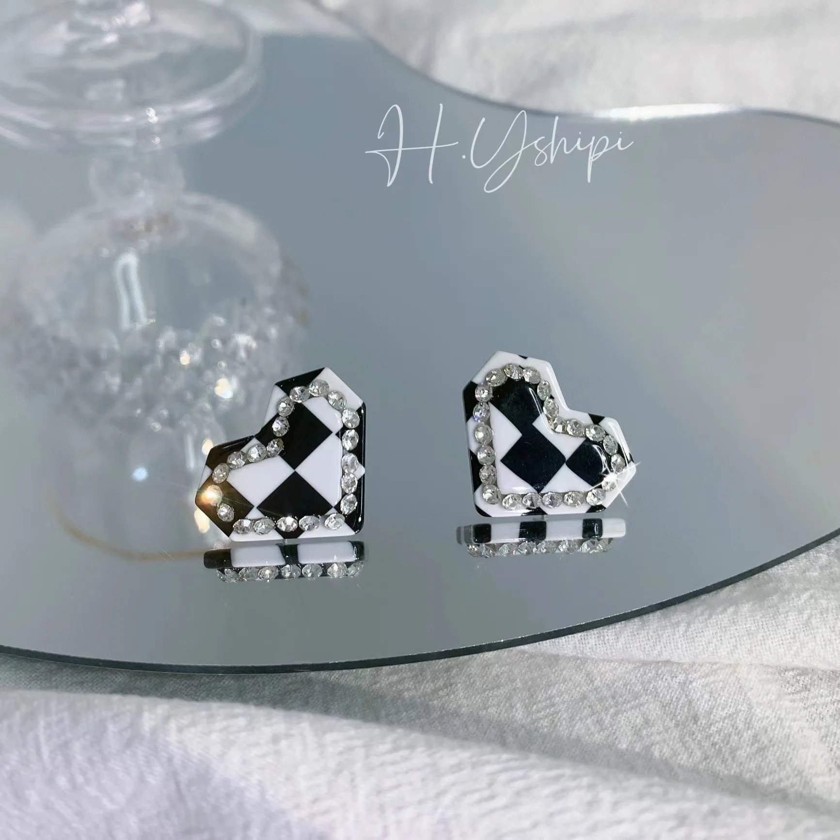 Black and white checkerboard stud earrings, new trendy temperament, diamond-encrusted love earrings, 925 silver needle jewelry f