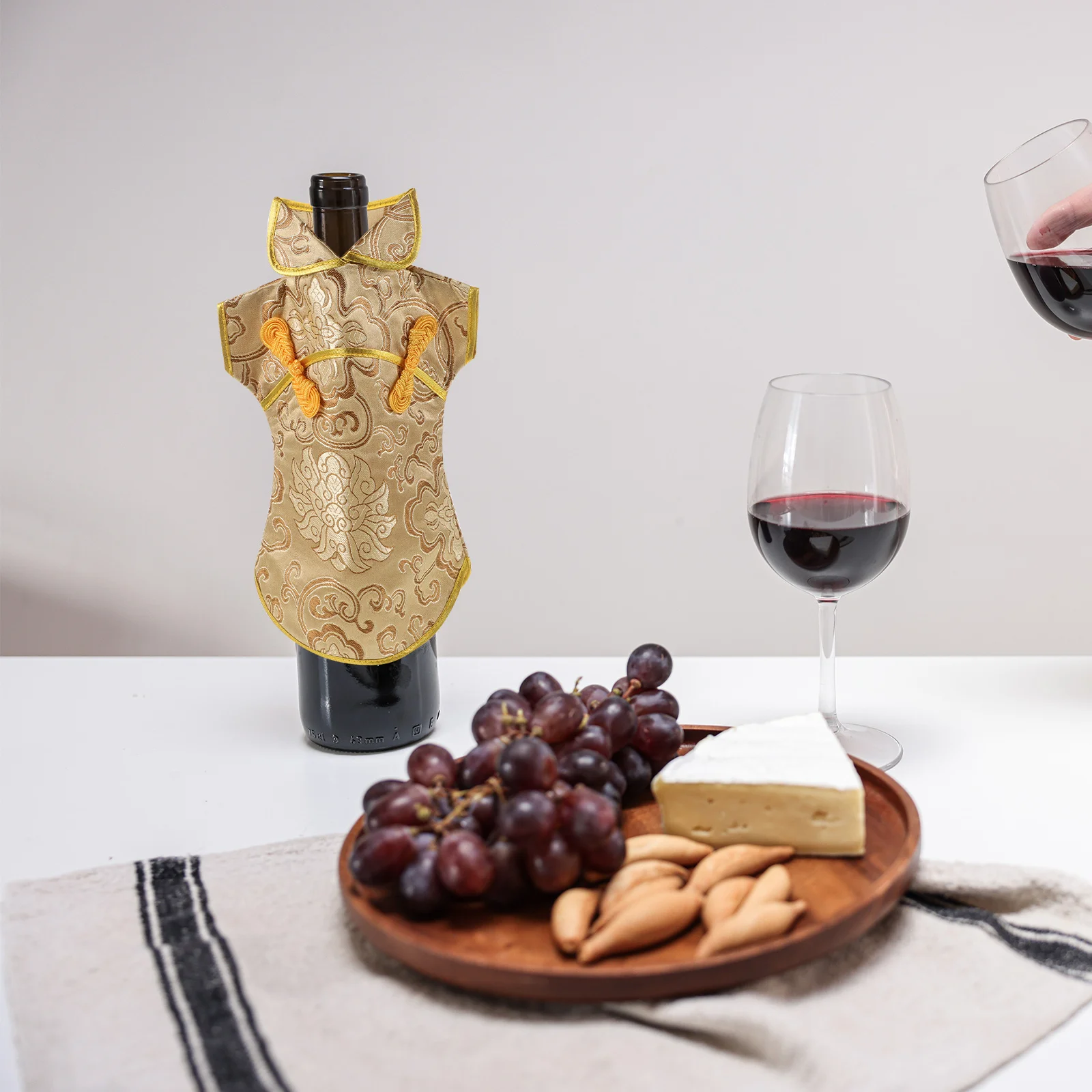 

Wine Bottle Cover Fabric Wine Bag for Party Wedding Birthday Festival Decorative Wrap Elegant Gift Pouch Traditional Style