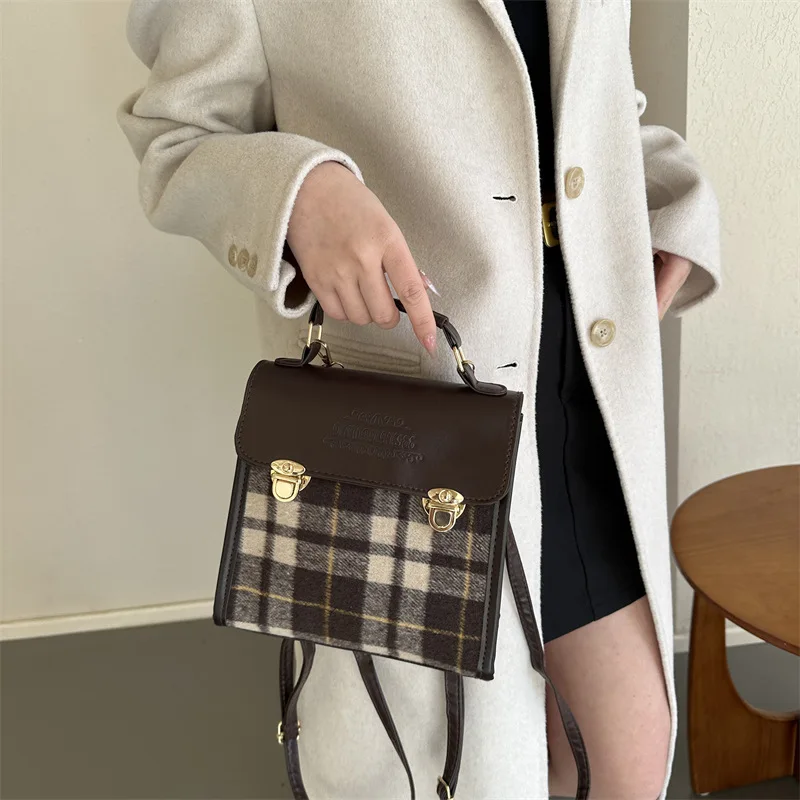 

2025 New Womens Vintage Backpack Autumn Winter Casual Rucksack Fashionable Large Capacity Commuter Bag Simple Stylish Purse