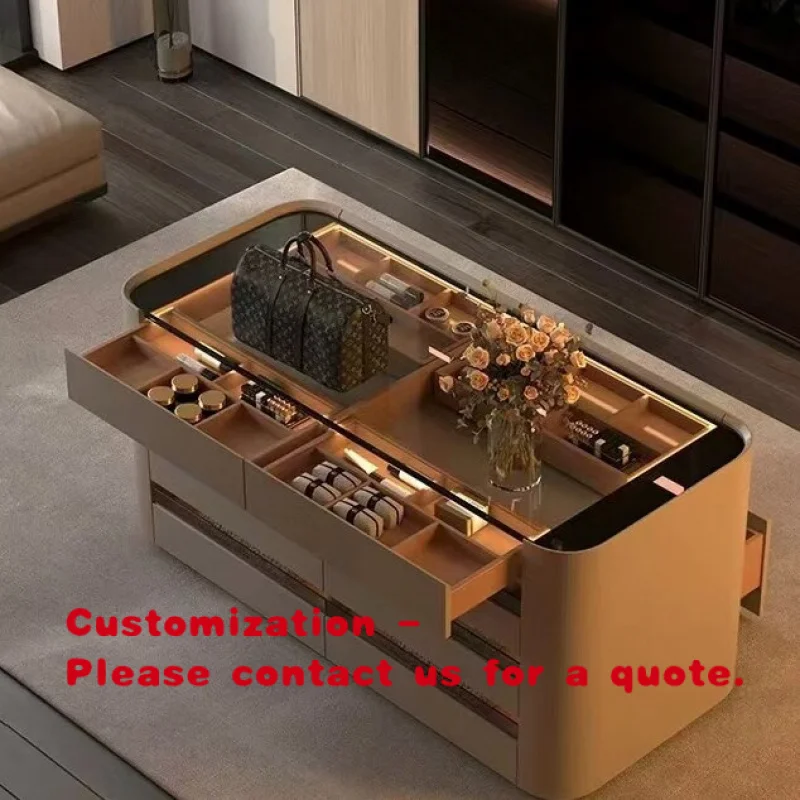 

Элитная гардеробная система на заказ: современная гардеробная с островом и деревянным шкафом-витриной для украшений