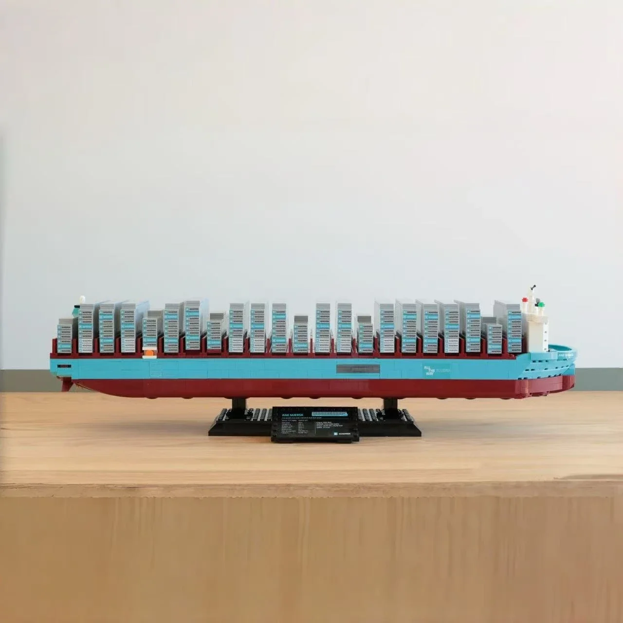 

2026 New Dual-Fuel Container Vessel Building Blocks Ship Boat Assembly Model Home Decoration Festival Birthday Gifts 40955