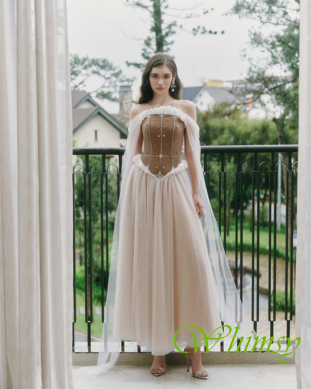 فستان سهرة أنيق مخصص بدون حمالات من التول فساتين حفلة موسيقية كريستالية رقيقة شفافة بأكمام طويلة فساتين مناسبة خاصة