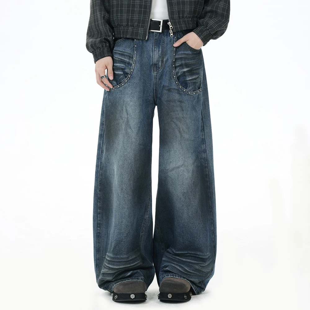 Calça Jeans Baggy Masculina e Feminina Estilo Streetwear Hip Hop Solta Casual com Rebites e Efeito Desgastado
