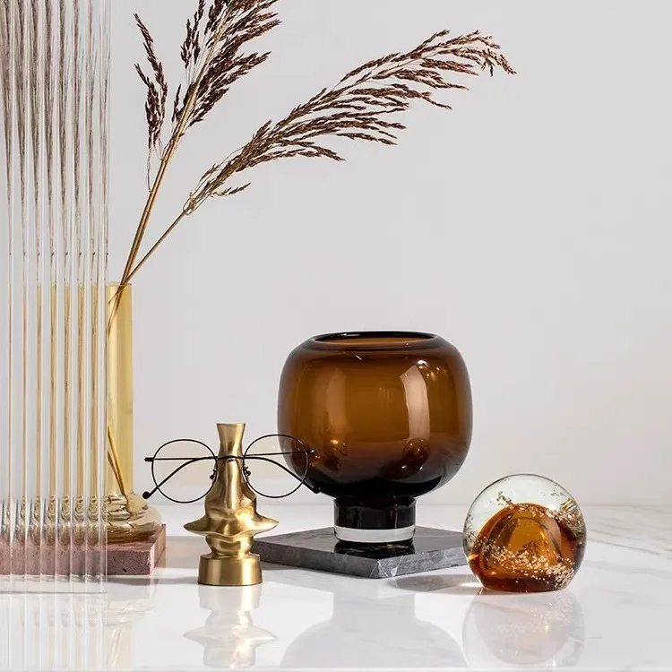 Ornamento de combinação de placa de frutas de vidro de luxo leve simples, designer de alta qualidade de vaso marrom, desktop de restaurante convidado geométrico