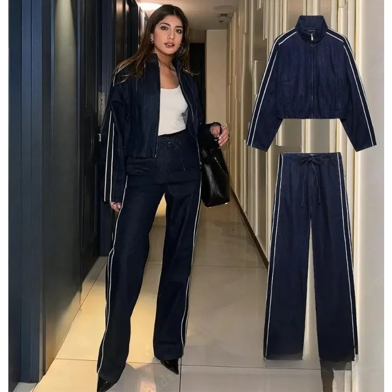 

Комплект женский джинсовый 2026: модный костюм для весны и осени с боковыми полосками, воротником-стойкой, куртка на молнии и брюки на шнуровке, повседневный комплект