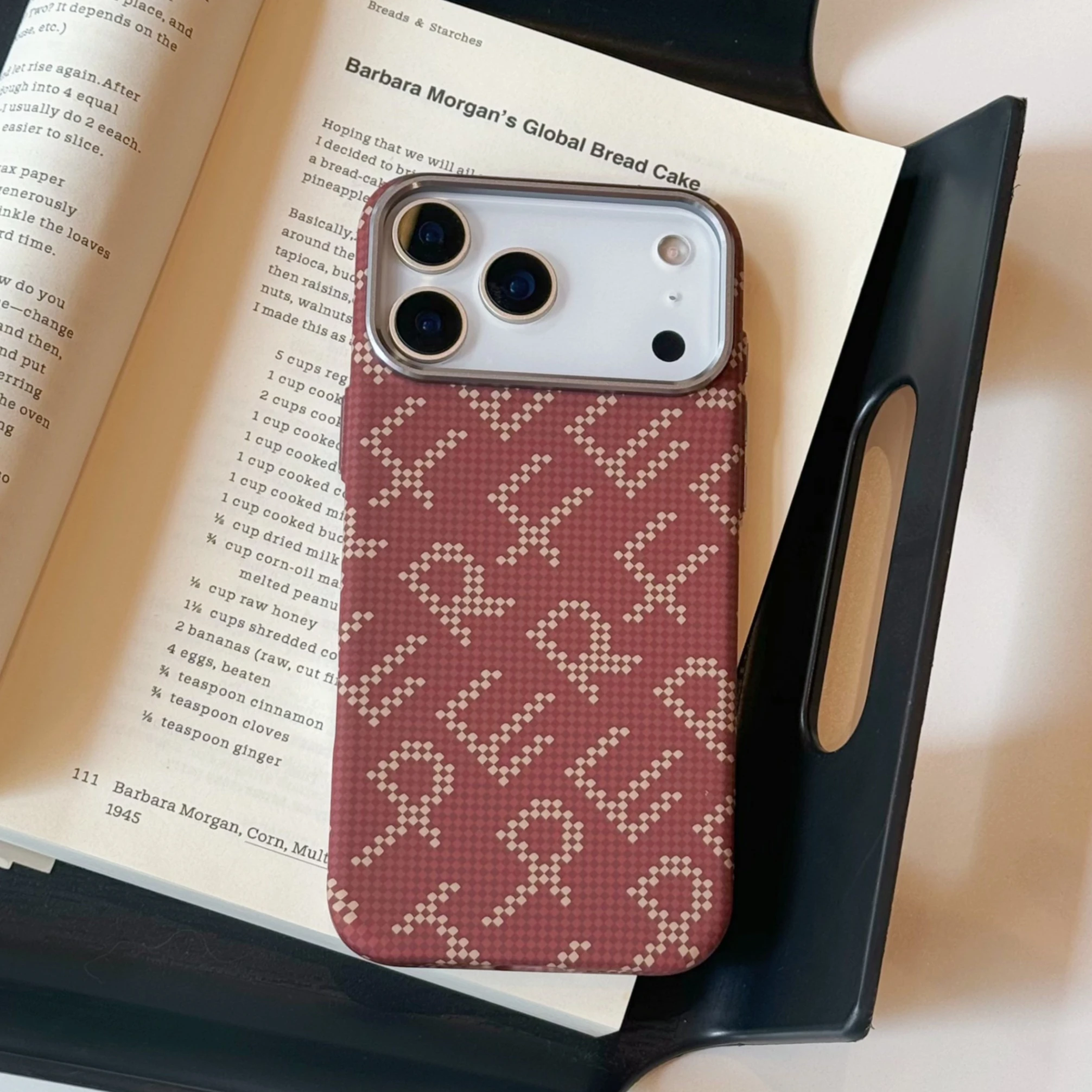 

New Luxury Business Kevlar R Magnetic Phone Case for IPhone 17 Pro Max 17PM Wireless Charger Film Heat Dissipation Cover 2025