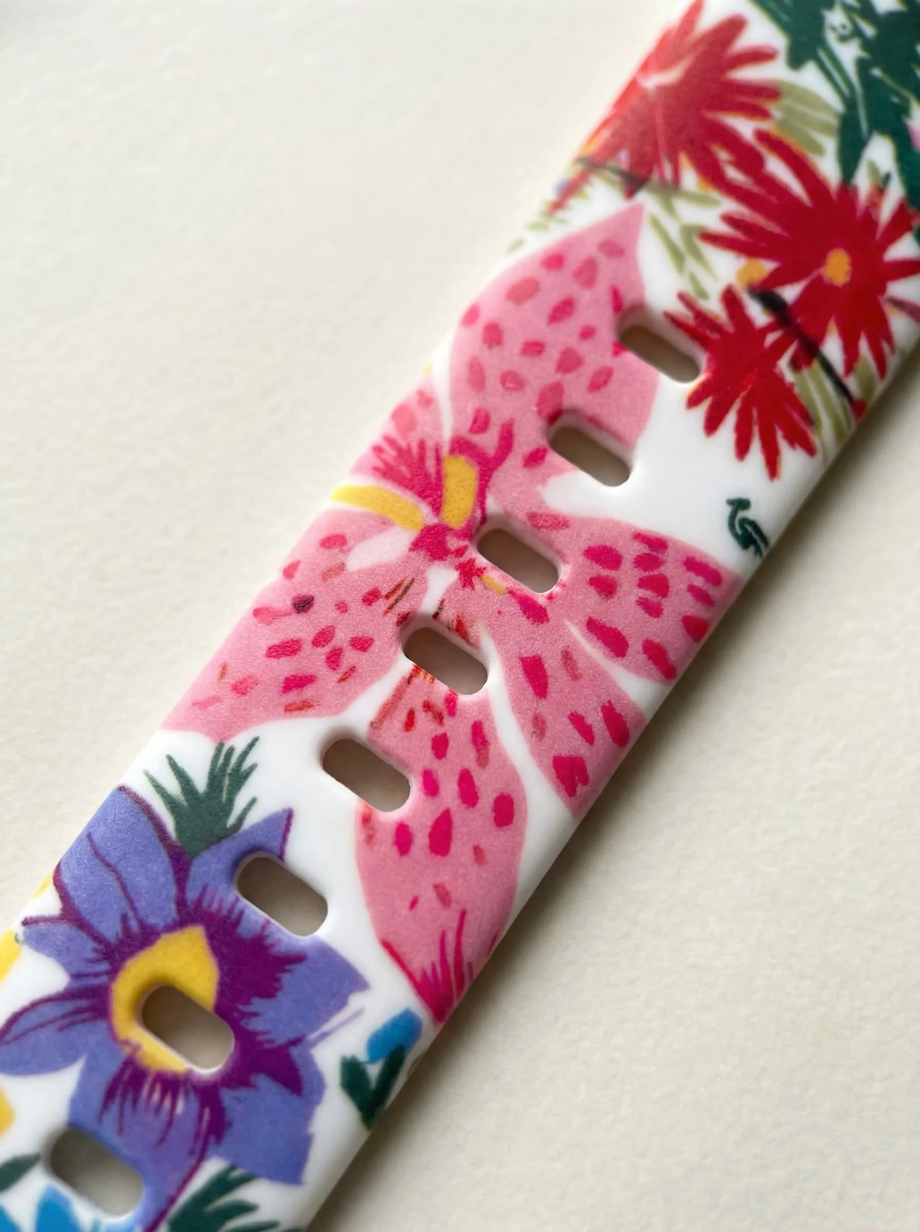 Leopardmuster-Armband für Apple Watch, 46 mm, 42 mm, 38 mm, 49 mm, 41 mm, 45 mm, 40 mm, 44 mm, Silikonarmband, iWatch Series 12, 11, 10, 9, 8, 7, 6, 5, 4, SE. – Detail 34