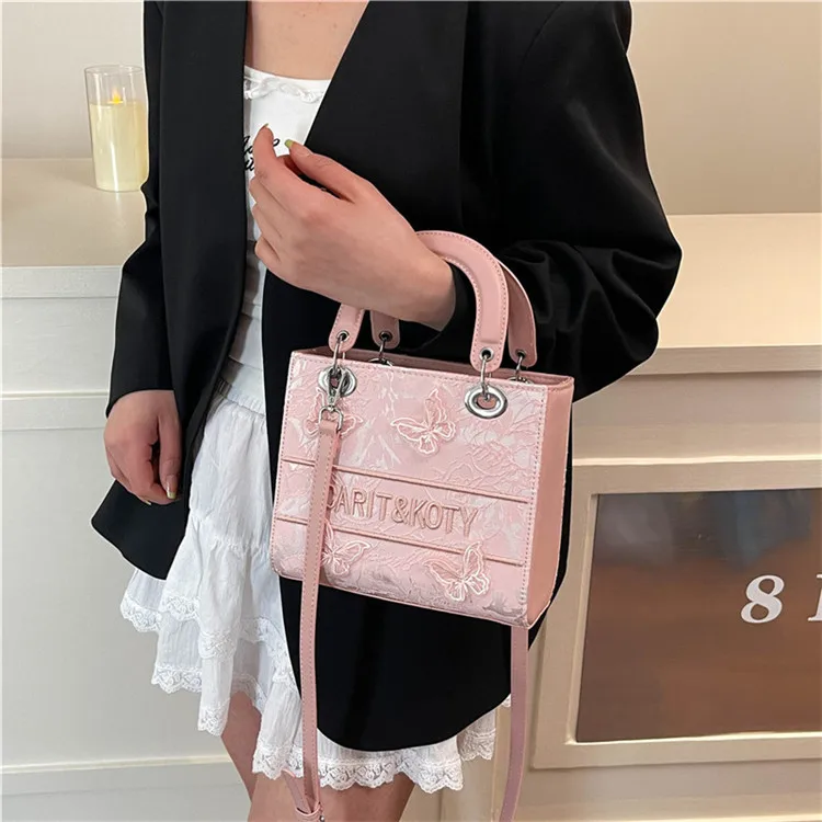 حقيبة حمل بتفاصيل فيونكة لعام 2025 للنساء، حقيبة عمل ذات سعة كبيرة مع فيونكة، حقيبة يد أنيقة، محفظة كمبيوتر محمول واسعة للتنقل