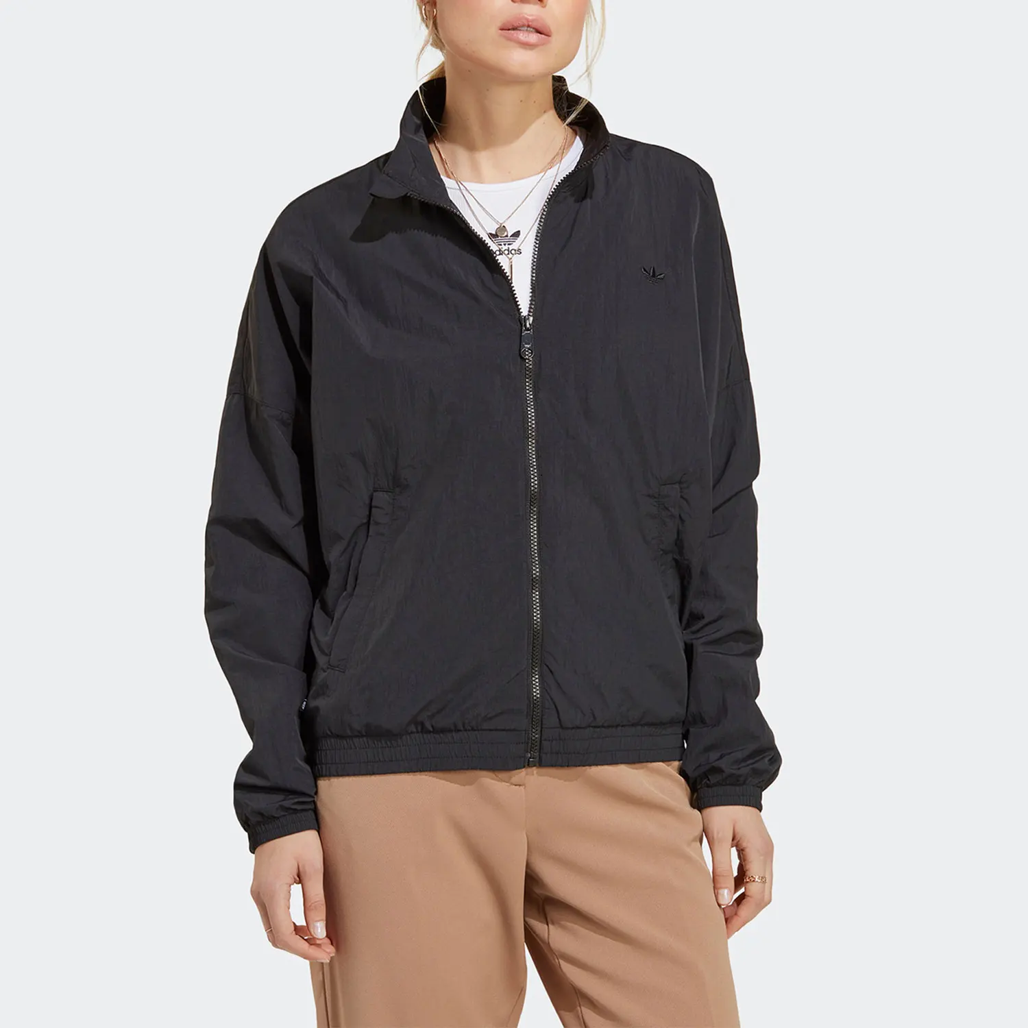 

Официальная женская куртка Adidas с тремя полосками ESS TRACKTOP IC5308