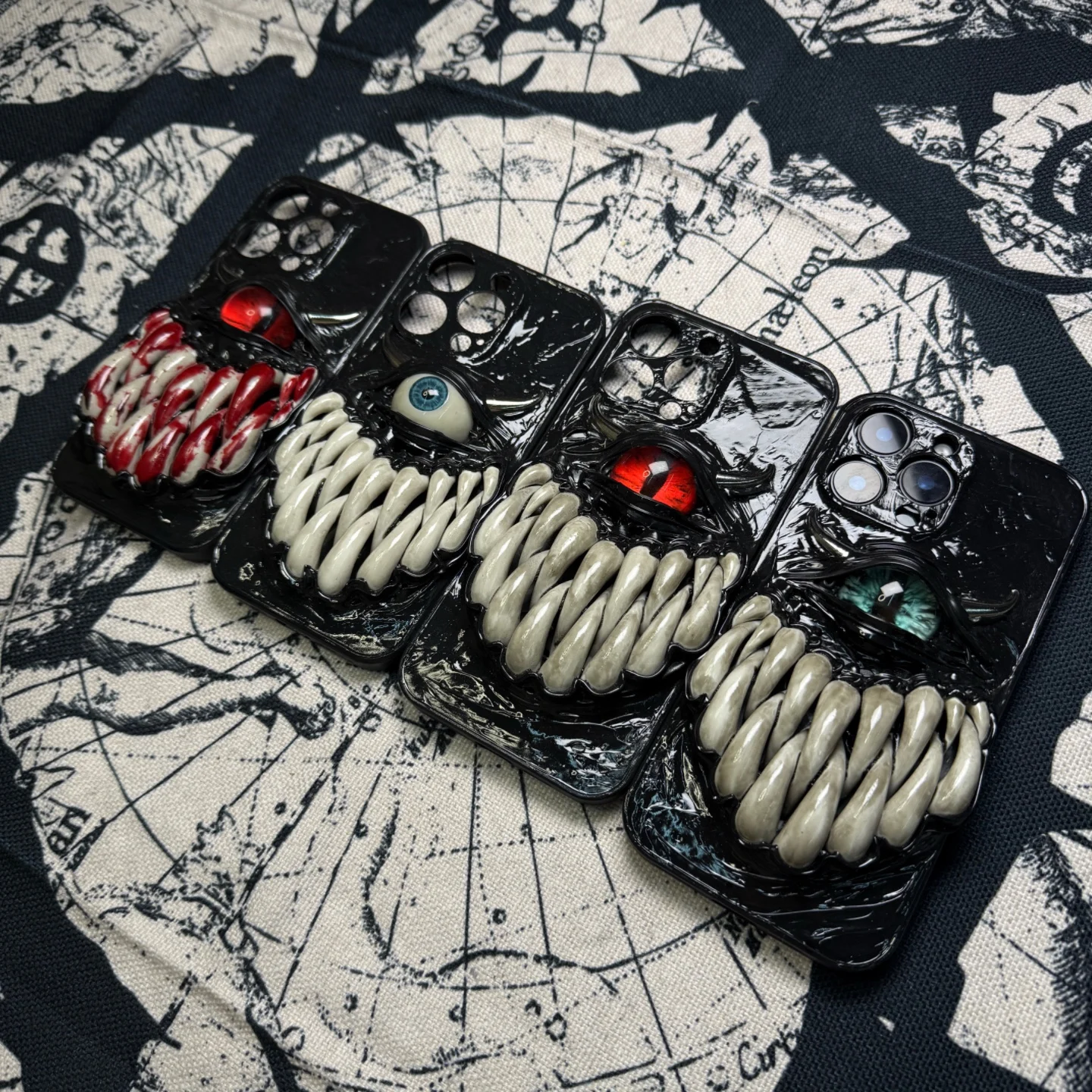 

4055 3D Cthulhu Eye Horror Teeth Handmade Resin Phone Case for iPhone Huawei Xiaomi Unique Horror Theme Cosplay Accessory Cover