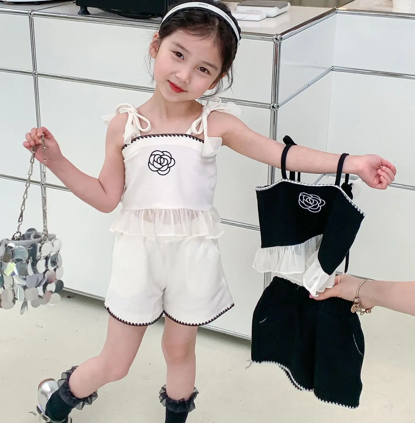 2-7 Years Girls Cute Cotton Embroidery Flower 2pcs Suit Suspender+ Shorts Kids Summer Clothing Set