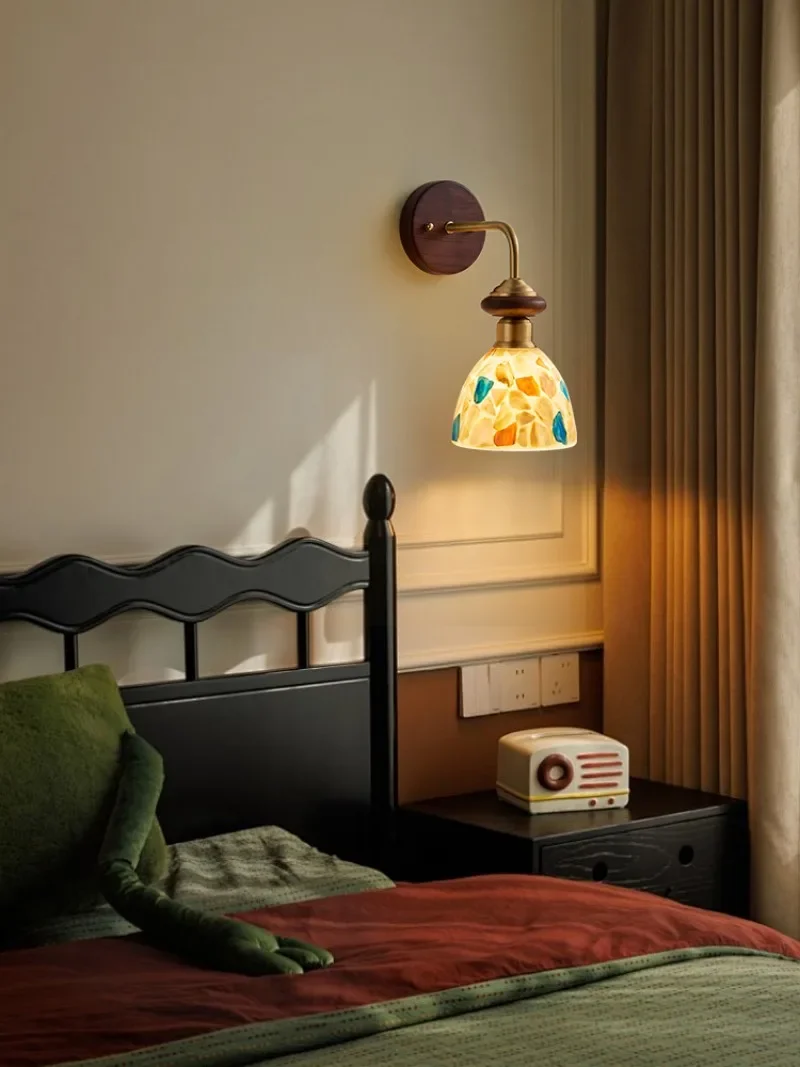 Średniowieczna lampa ścienna, lampka nocna do sypialni, ściana tła w salonie, schody, korytarz, przejście, wyszukana, lampa ścienna w kształcie muszli