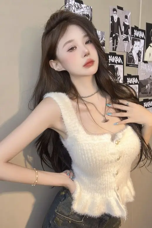 

Women's New Fashionable Plush Knitted Inner Sleeveless Top