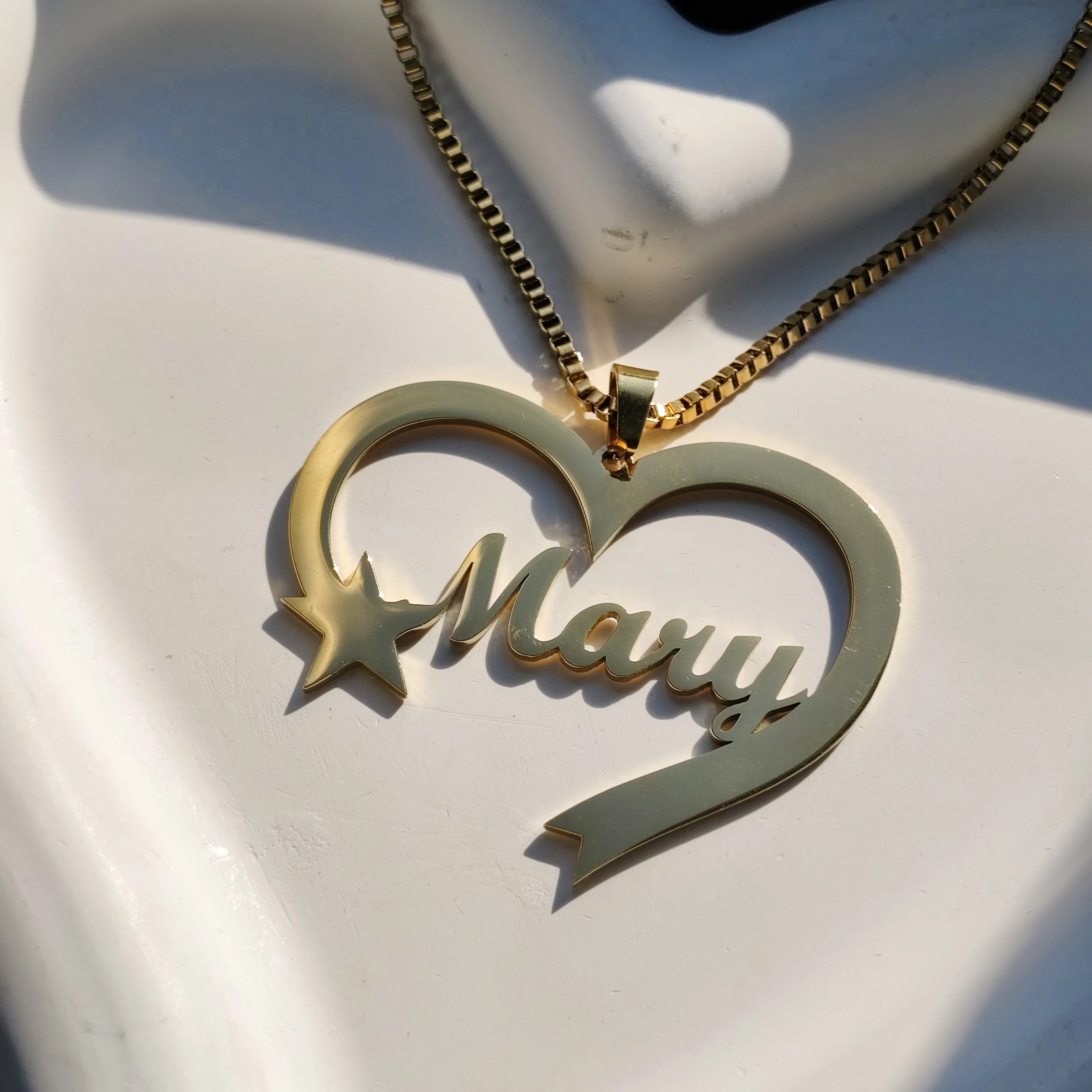 DCEE New Wholesale Customized Name Heart shaped Necklace Personalized Letter Heart shaped Star Necklace Valentine's Day Gift
