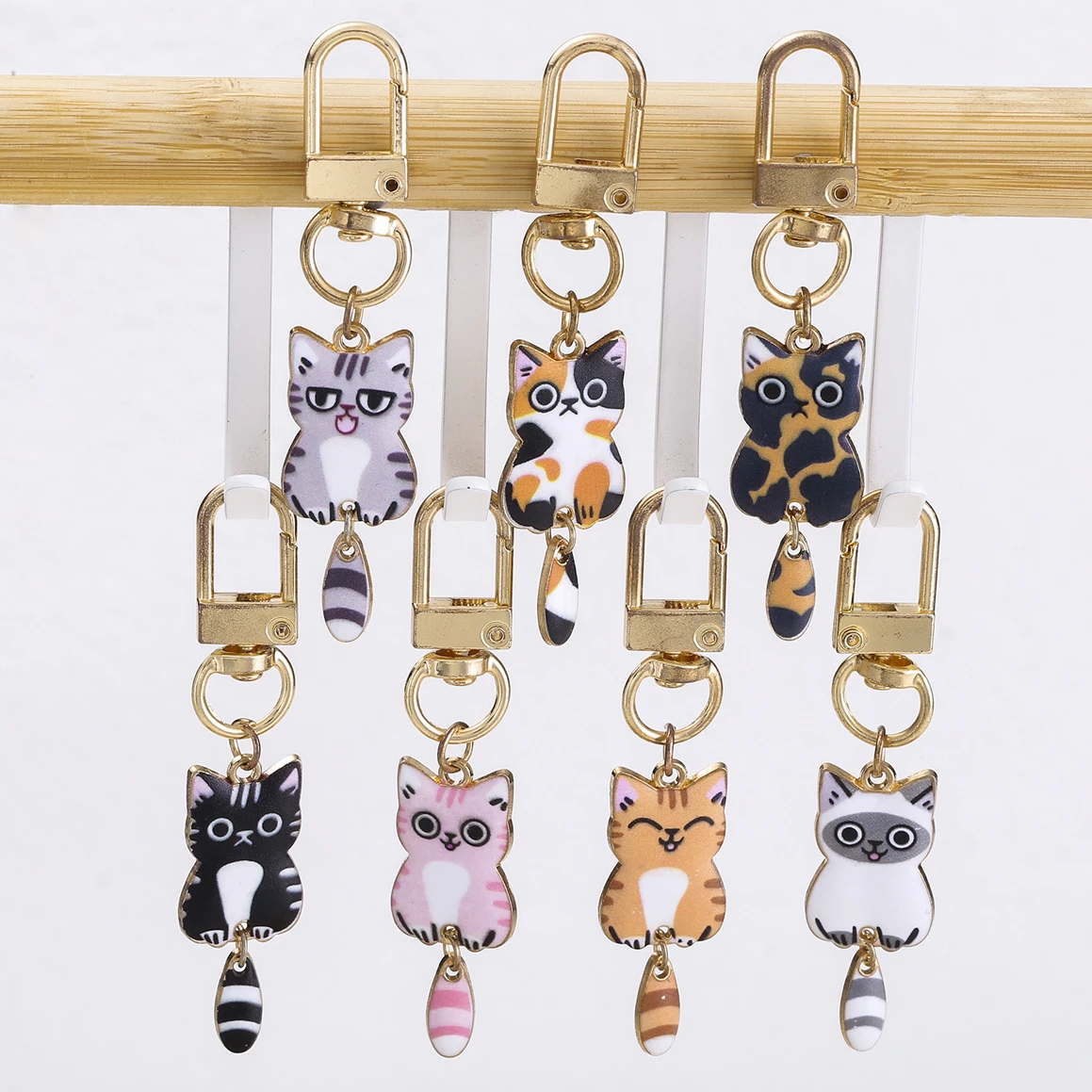 Kawaii Wagging Tail Cat Key Rings Creative Enamel Kitten Metal Keychains Earphone Case Pendant Bag Ornaments Souvenir Gifts