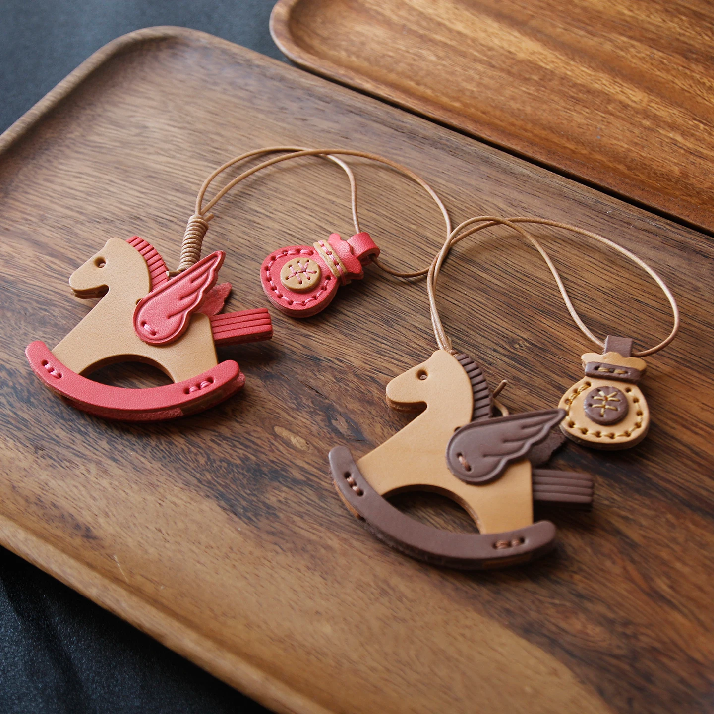 

Handmade leather bag pendant cute little wooden horse hanging ornament keychain pendant creative gift accessory exquisite gift