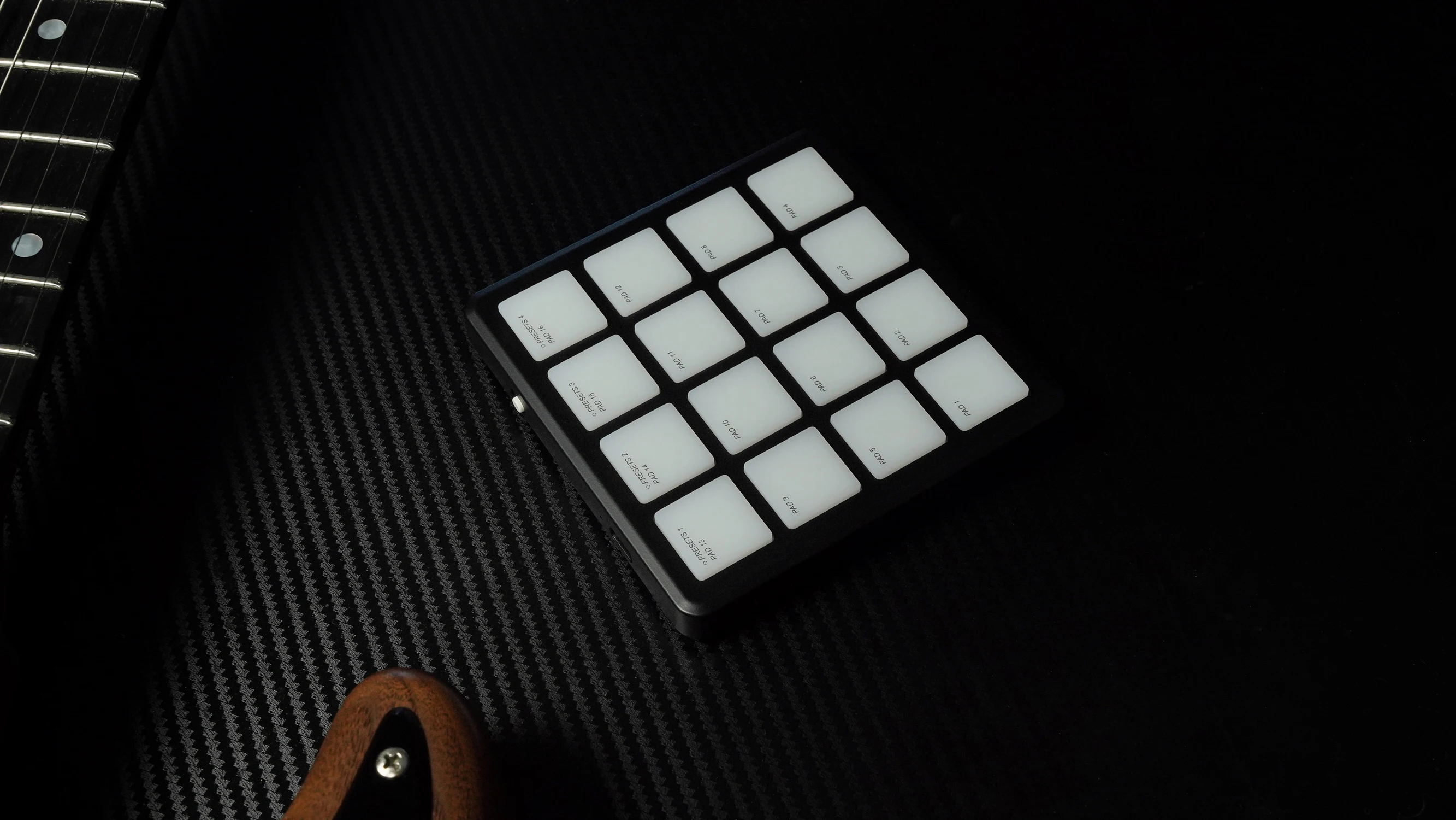 M-VAVE SMC-PAD Pocket 16-Key RGB Backlit MIDI Pad Controller