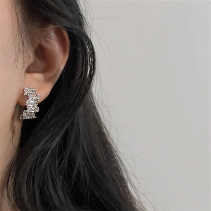 2023 موضة البريق غرامة الزركون C شكل كريستال أقراط للنساء الكورية مزاجه اكسسوارات الزفاف مجوهرات الفتيات هدية