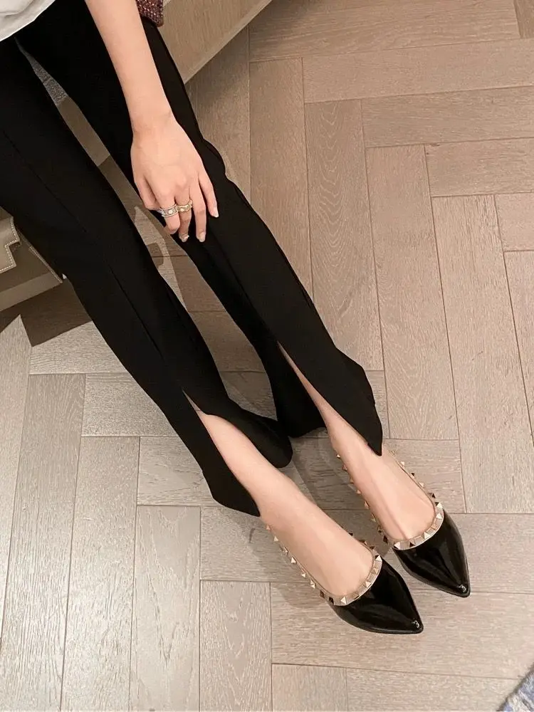 Image of 2026 Modische Nieten-Nude-Spitzschuhe für Damen, flache Schuhe aus Lackleder mit niedrigem Schnitt, elegantes, vielseitiges Schuhwerk