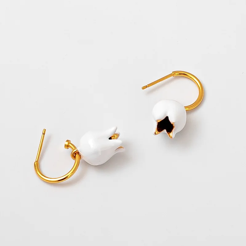 

New Chinese Style Retro White Enamel Lily of the Valley Flower C Shaped Earrings Simple Niche Design Sense High-end Light Luxury