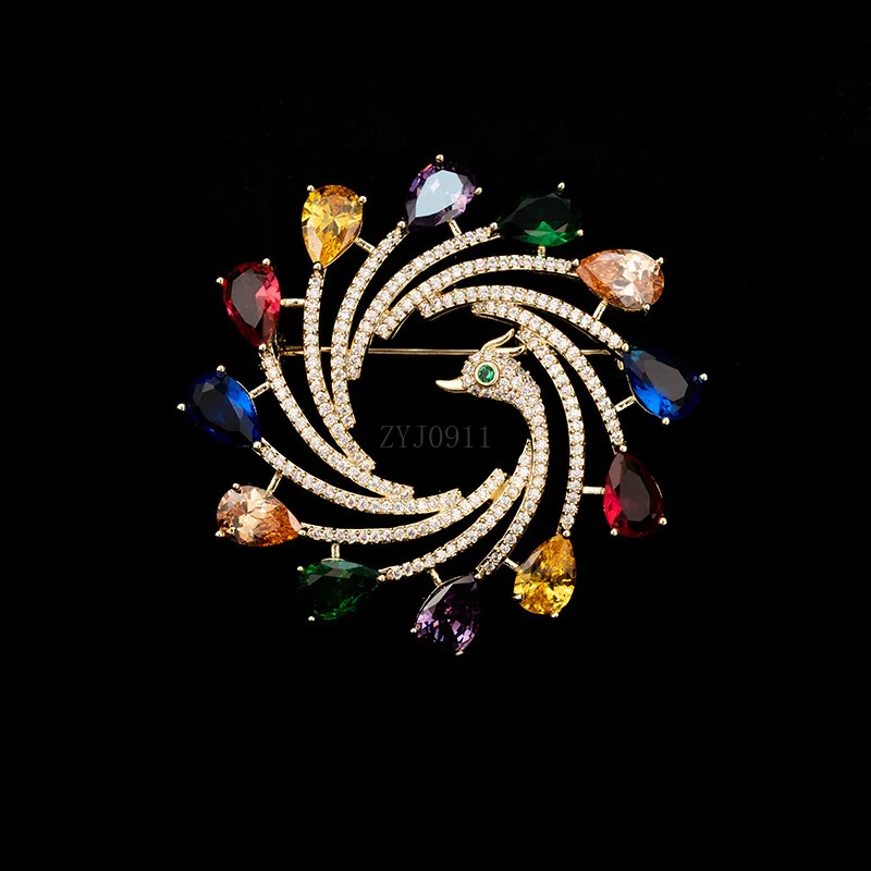 Spilla di lusso leggera Spilla di pavone Phoenix in vero oro con zirconi color gioielli di alta qualità