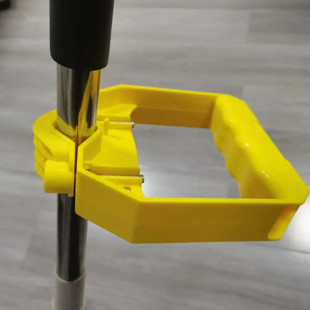 

Эргономичная насадка-рукоятка для инструментов: экономия усилий при работе с лопатой или граблями