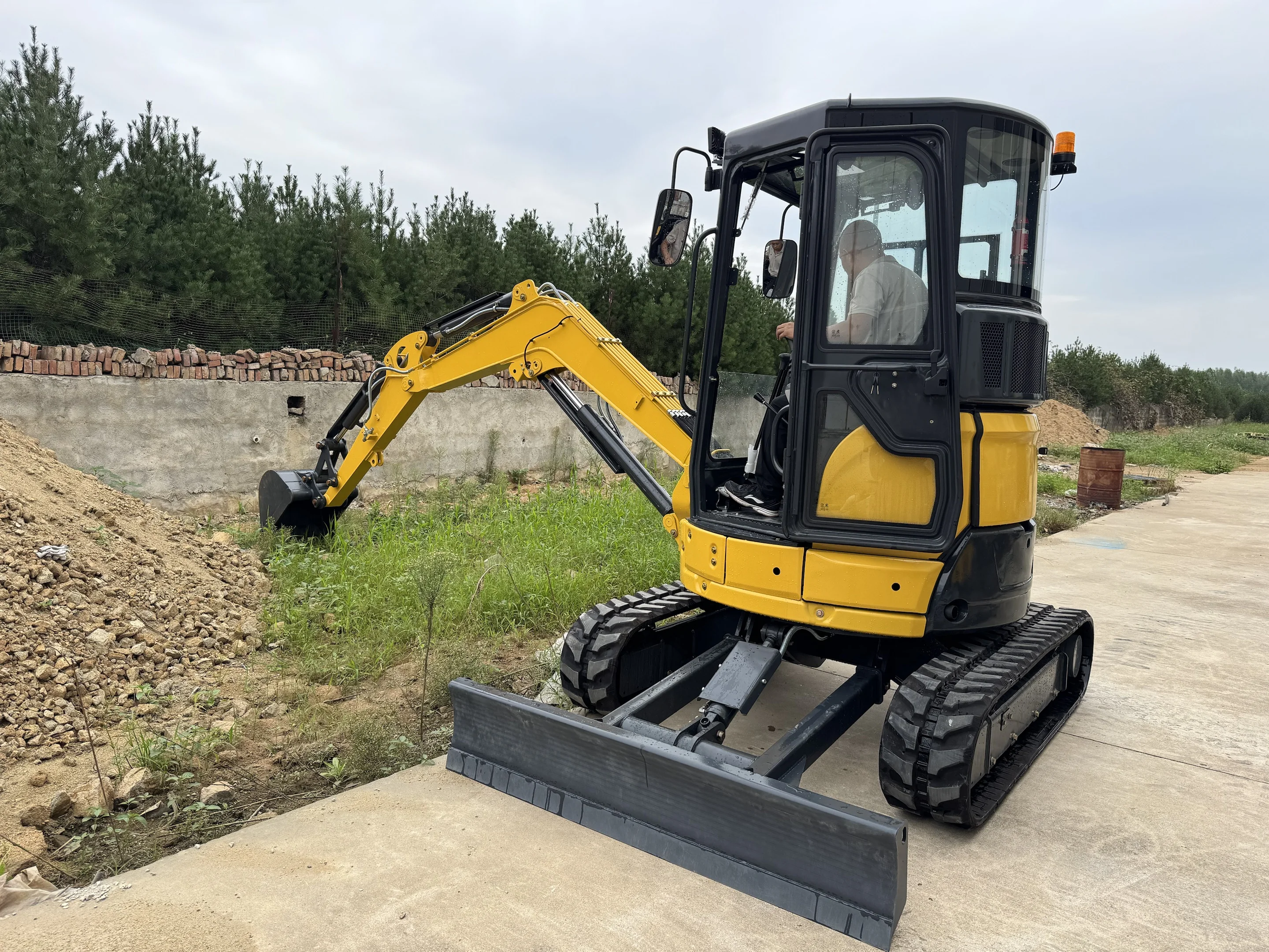 Mini koparka 3,5 tony z silnikiem Kubota zgodnym z EPA, nowa, gąsienicowa, mała koparka w niskiej cenie.