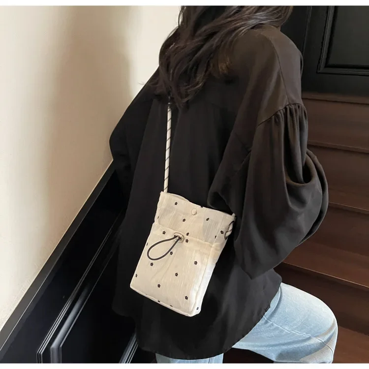 Kreative Falten-Tasche Neue Mode Trendige Umhängetasche Vielseitige Einzel-Schulter-Handytasche Aufbewahrung und Dekoration – Detail 13
