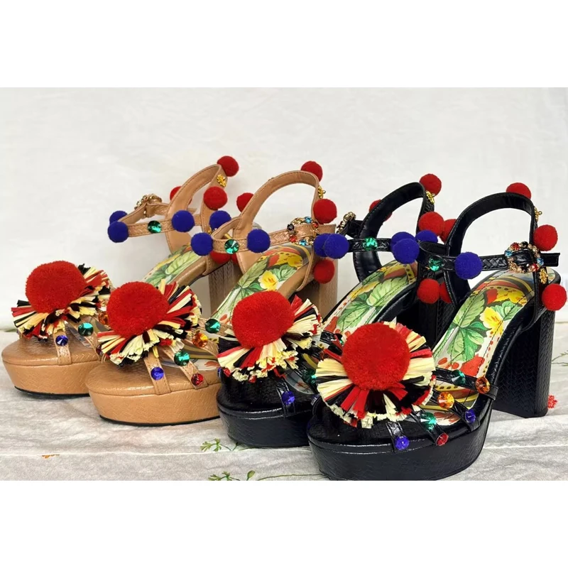 Sandalias de Plataforma Bohemias para Mujer con Pompones, Multicolor, con Pedrería, Tacón Grueso, Punta Abierta y Correa en el Tobillo, para Vacaciones de Verano