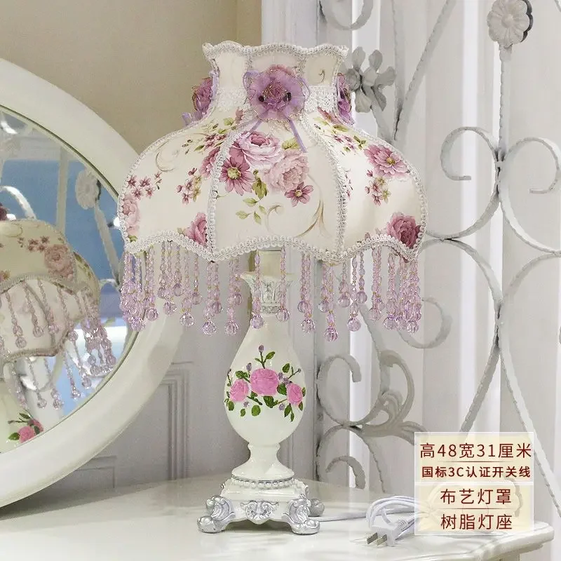 

Винтажная настольная лампа Nordic Princess - Дизайн из смолы для декора гостиной и спальни