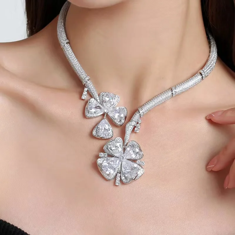 High Quality Popular Brand Luxury Jewelry Ladies Exquisite Lucky Grass Wedding Necklace Earrings Banquet Anniversary Accessories