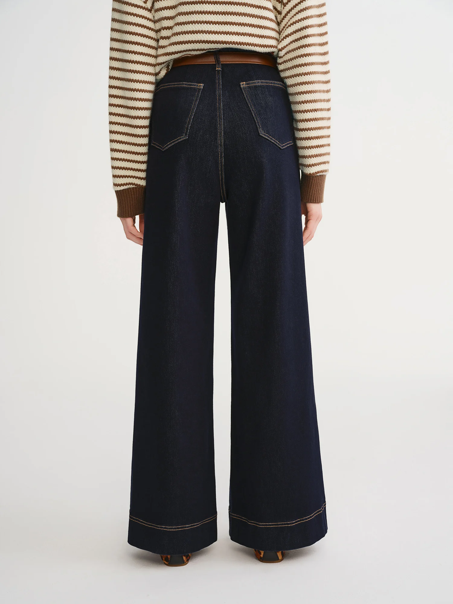 DUSHU العصرية حجم كبير المرأة عالية الخصر واسعة الساق الجينز السراويل 2025 شتاء جديد مكتب عادية بسط التخسيس مثاليا