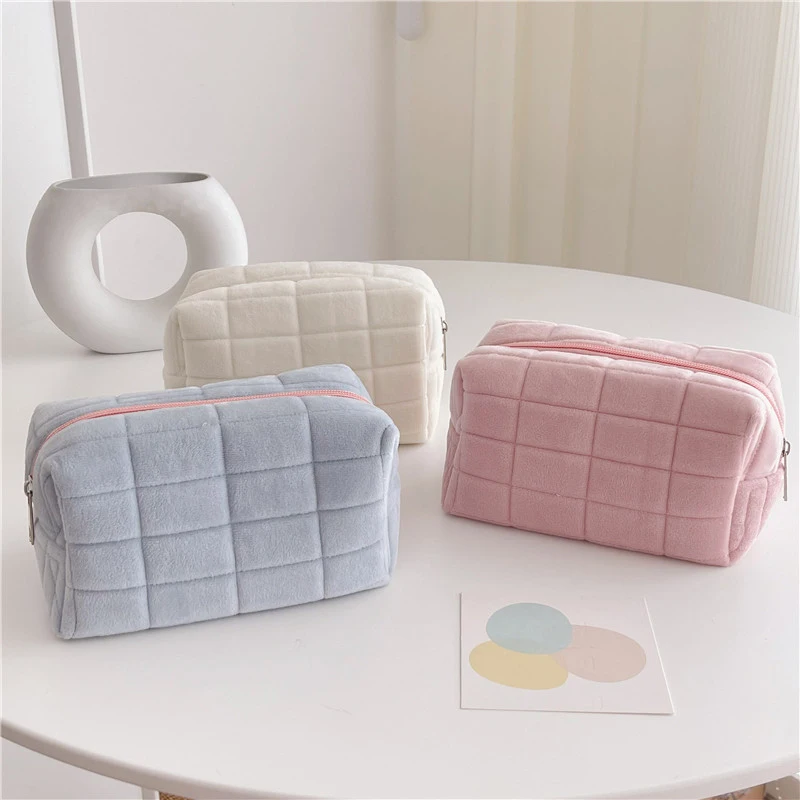 1 Pc Cute Fur Makeup Bag for Women Zipper Large Solid Color Cosmetic Bag Travel Make Up Toiletry Bag Washing Pouch