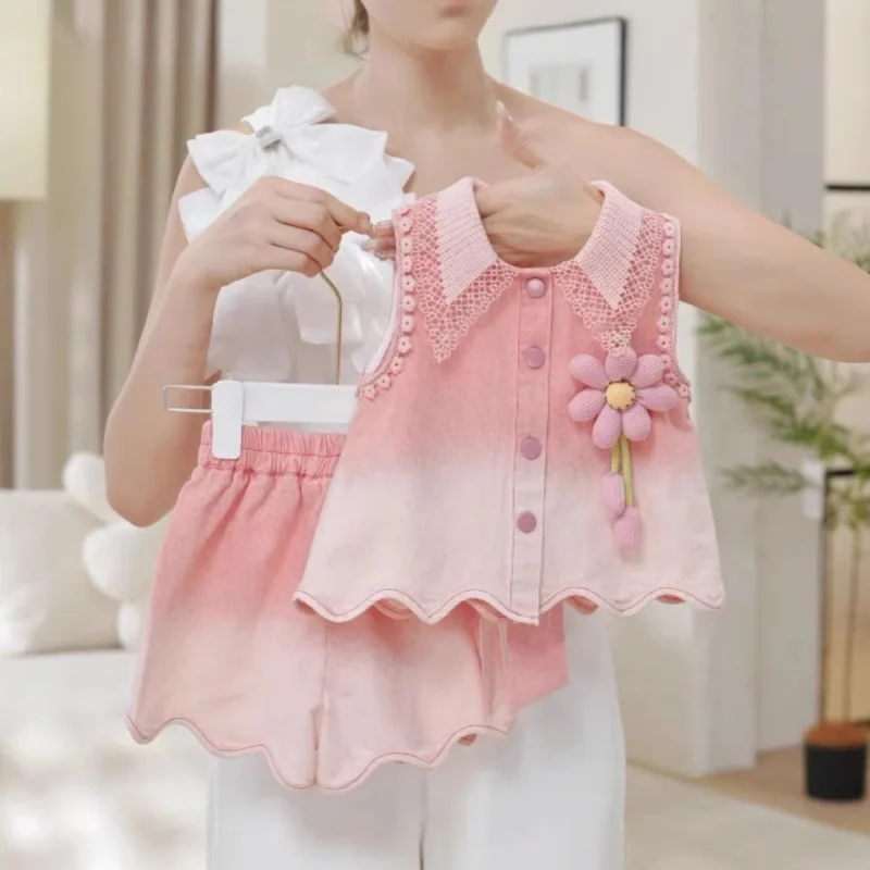 

Girls' New Summer Denim Outfit2026Stylish three-dimensional floral bow backless top and shorts two-piece set