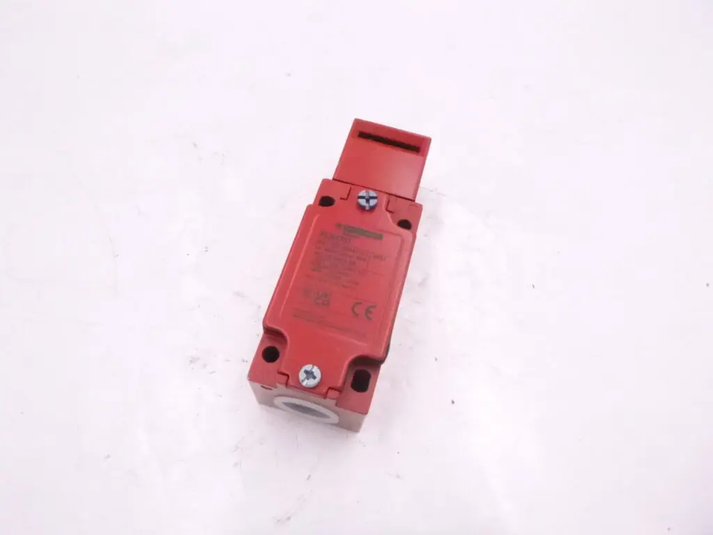 XCSA701 safty switch metal XCSA, 2 NC + 1 NO, slow break, 1 entry tapped