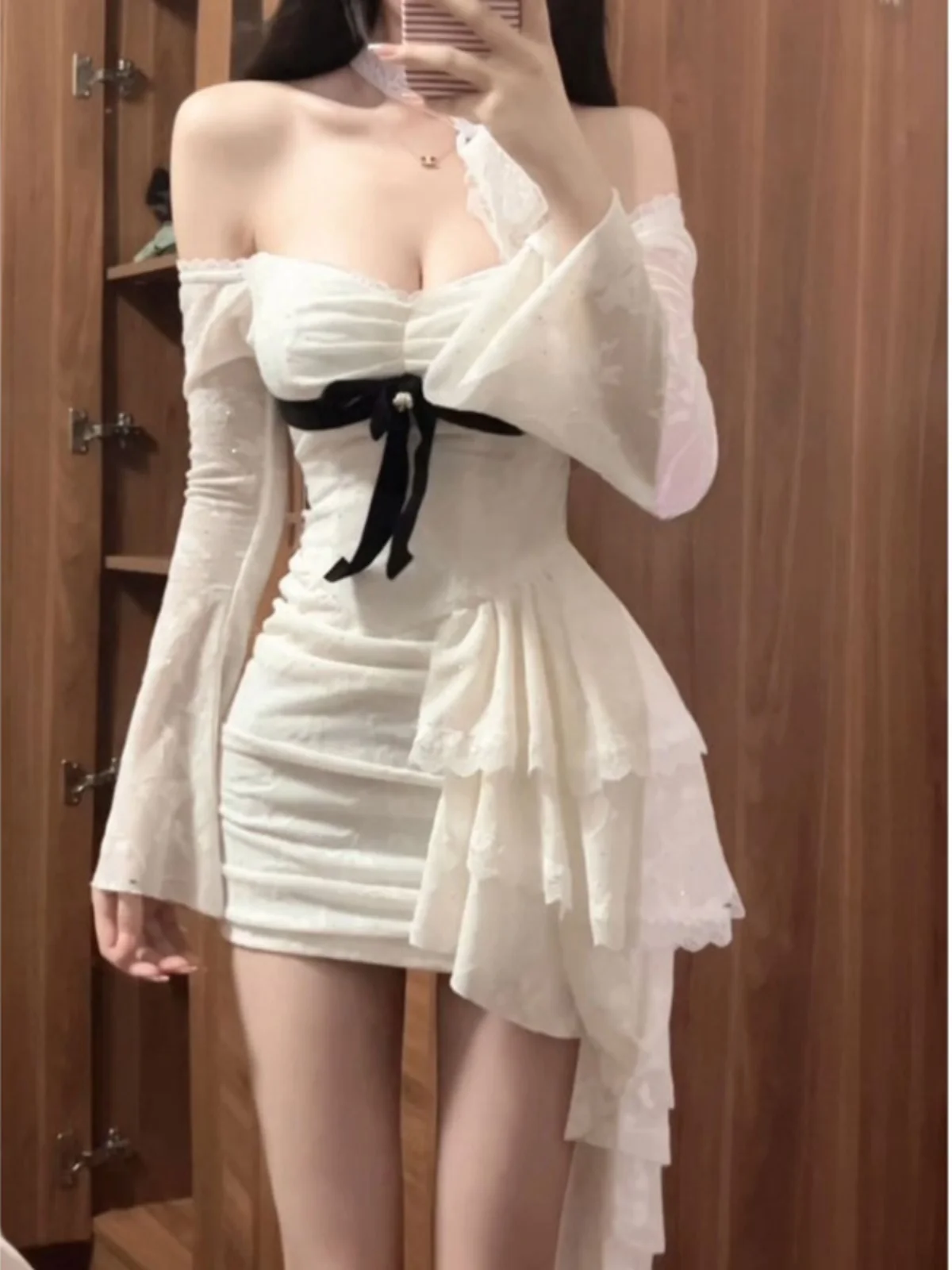

Korean Style Pure Desire Tight Fit Bustier Dress Lace Knot Waist Shaping Long Sleeve U-Neckline H-Shape Bodycon Dress