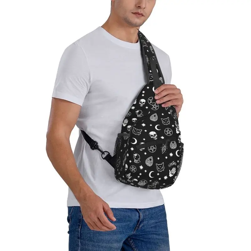 Mochila de hombro personalizada para hombre, bolso de pecho cruzado con calavera gótica, bruja de Halloween, a la moda, para viajar