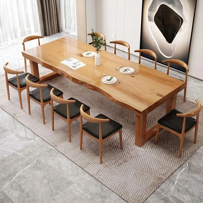 tavolo da pranzo laterale e sedia