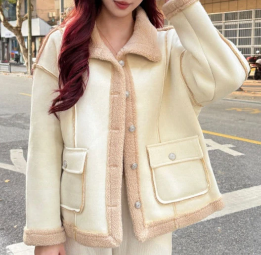 Wszechstronny mały płaszcz na jesień i zimę z grubym futrem i ciepłym krótkim topem z odpinaną czapką