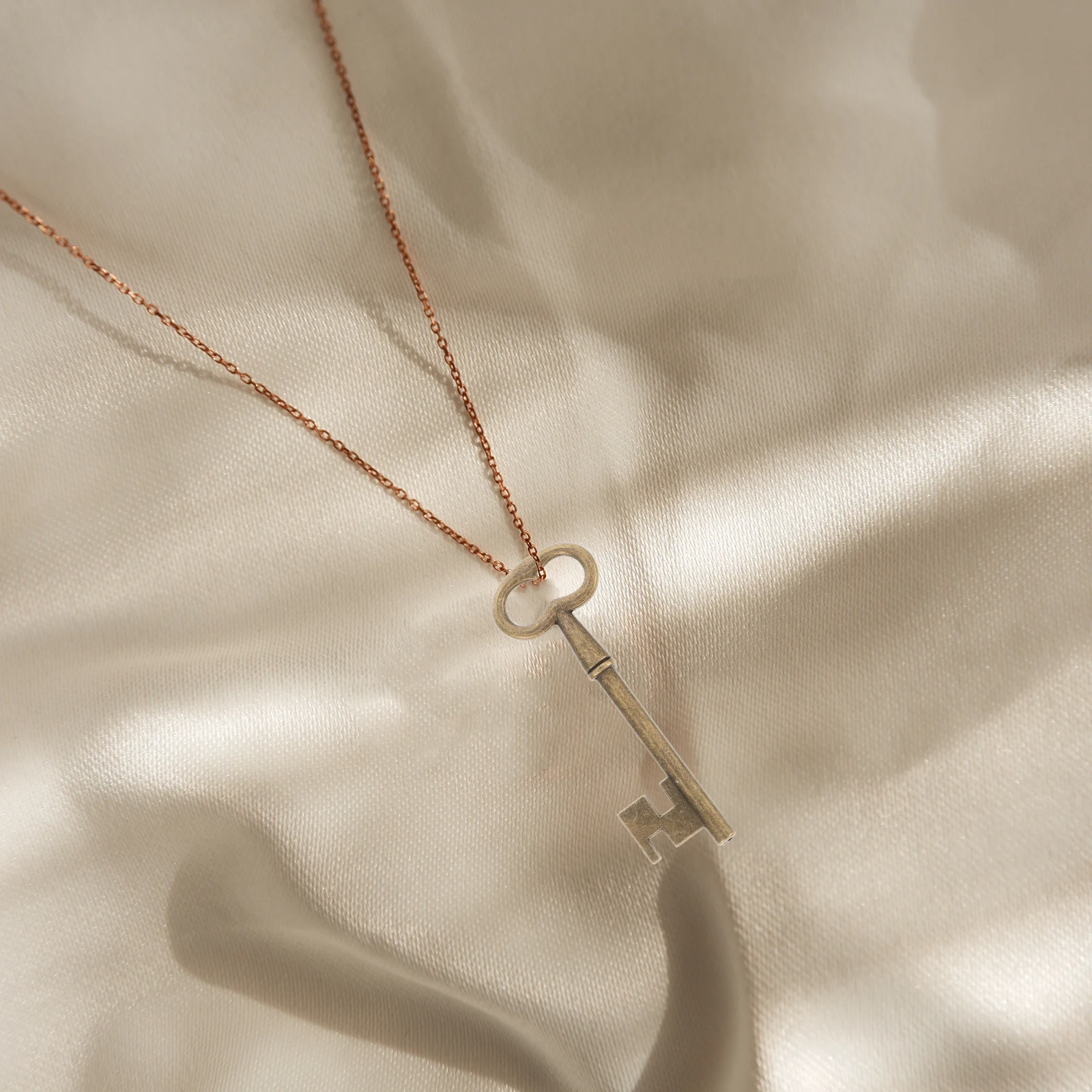 

2pcs Vintage Key Pendants Bronze Zinc Alloy Metal Charms For Jewelry Making Diy Necklace Bracelet Pendant Charms Decor