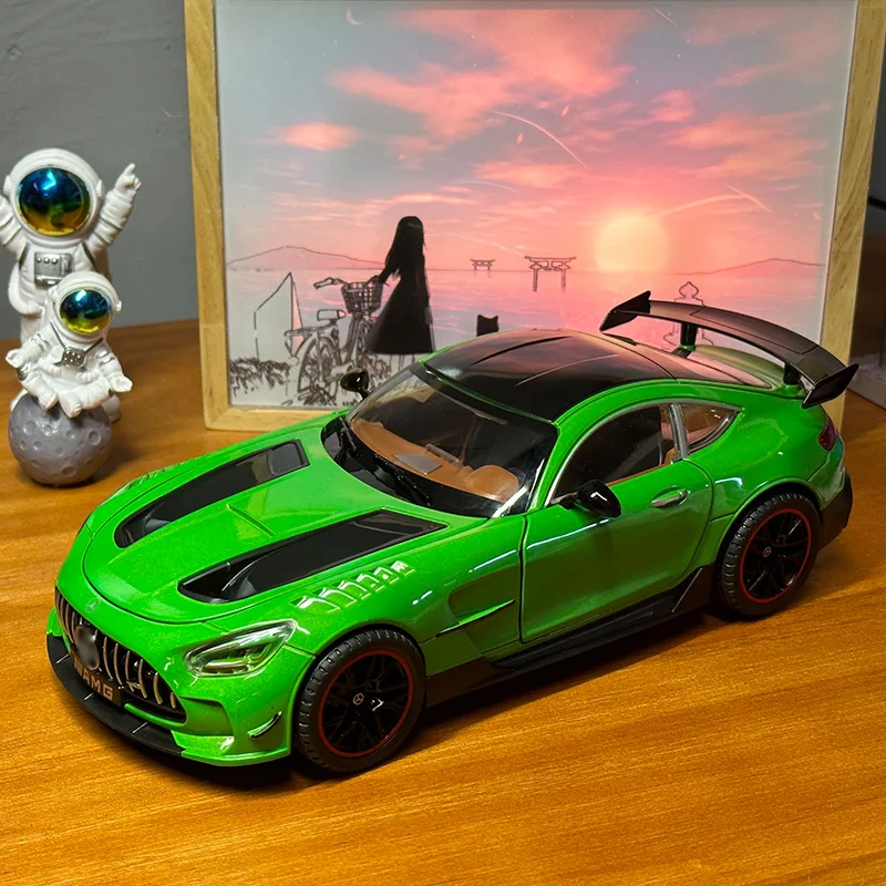 Modèle en alliage de voiture de sport AMG 1:18, son et lumière cool, intérieur simulé, restauration des détails, ornements de bureau exquis