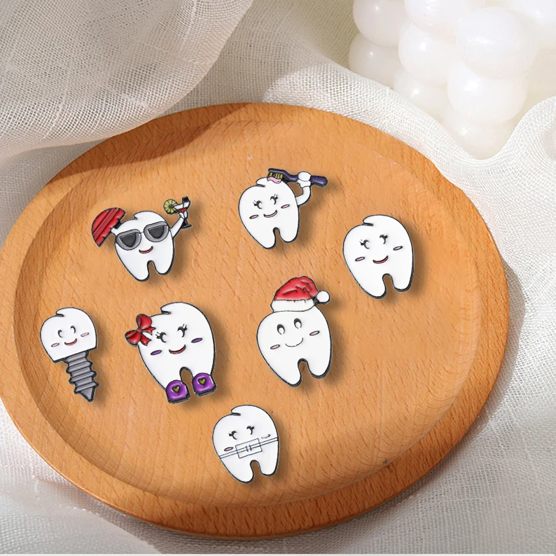 Cartoon Love Teeth Brooch Clothing Accessories Backpack Alloy Brooch Badge Enamel Lapel Pins Wholesale