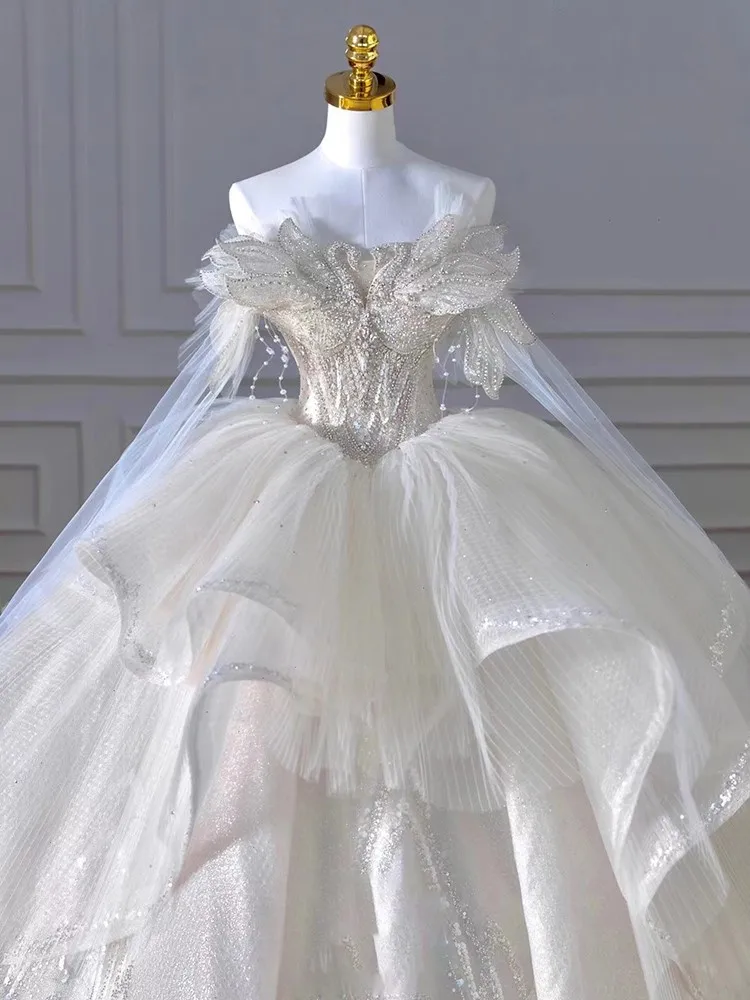 

A new one-shoulder high-quality luxurious large-tail white main fabric dress