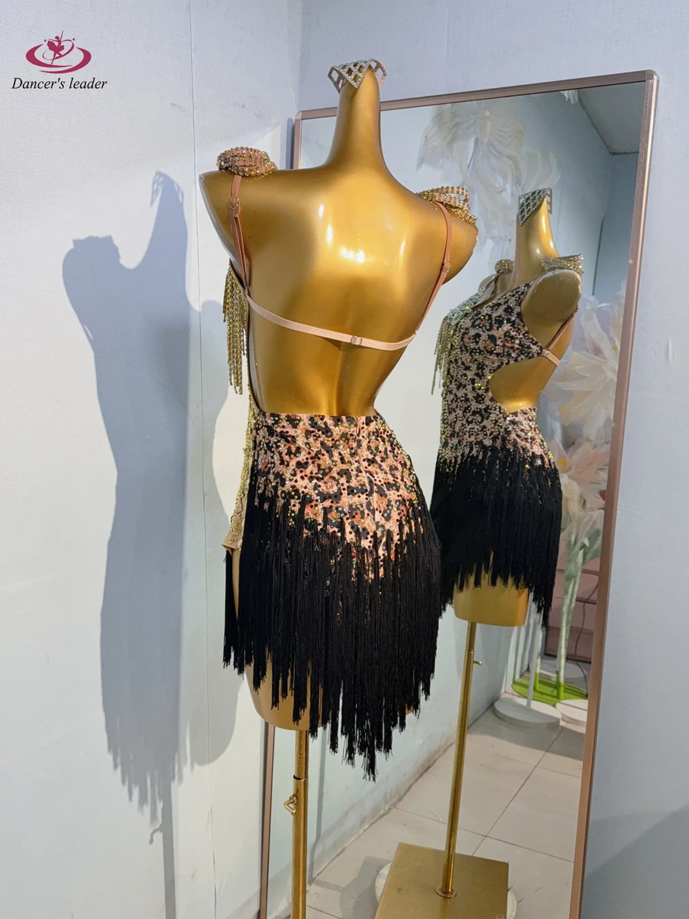 تنورة نسائية لمسابقات الرقص اللاتيني الراقية مخصصة صغيرة بطبعة الفهد، فستان بحجر الراين لأداء السامبا بدقة