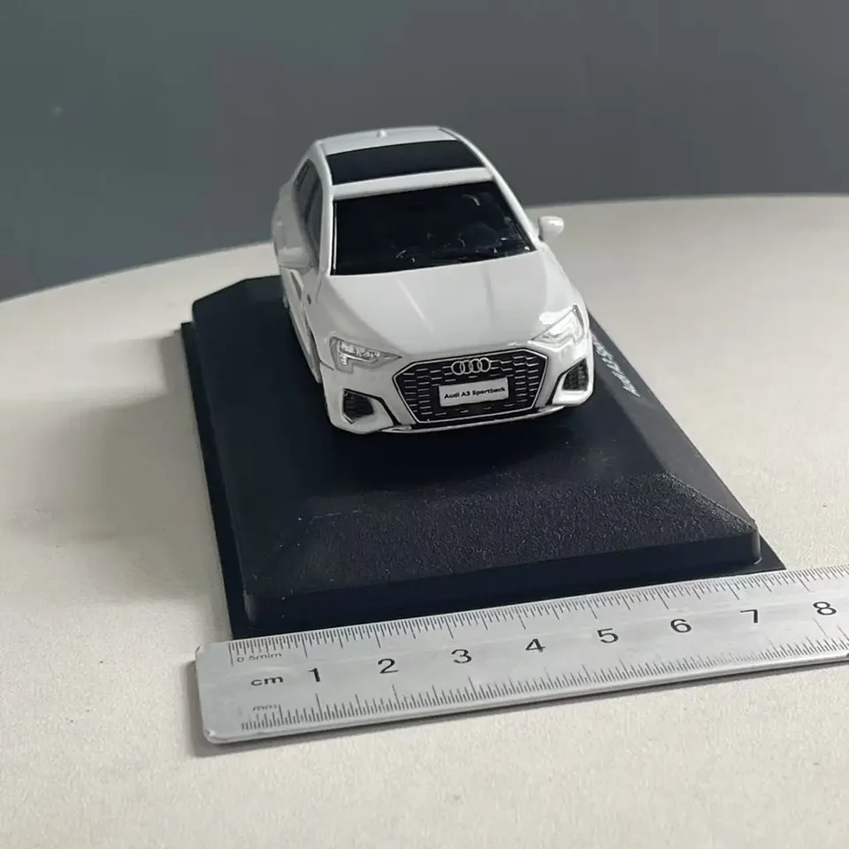 Audi A3 Sportback ホワイト　ミニカー　1/18 1/18 Dealer Edition Audi A3 Sportback (White) Diecast Car Model